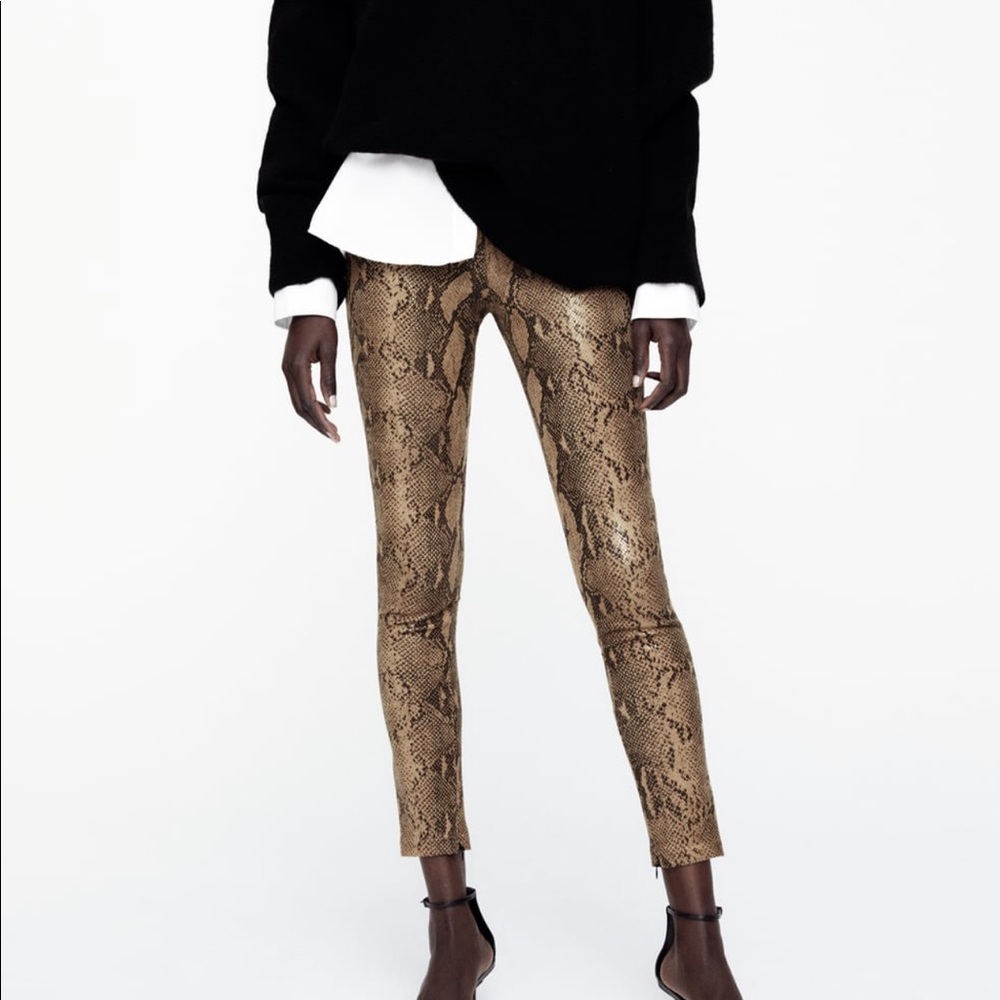 ✅ SOLD ZARA  ANIMAL PRINTED COATED LEGGINGS